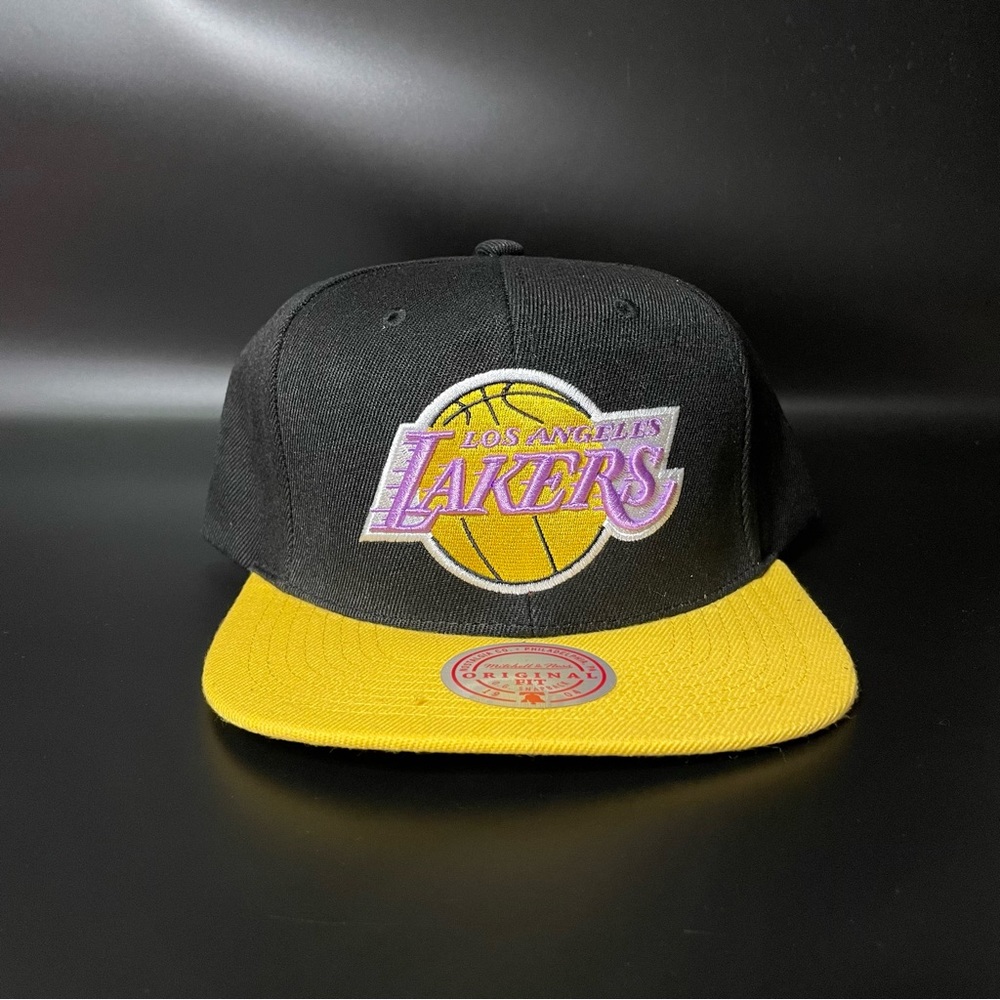 LA Lakers Snapback Hat Black/Yellow Mitchell & Ness New